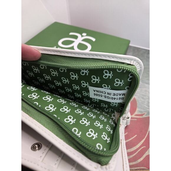 Arbonne Wristlet Wallet White Vegan Embossed Zip Around New In Box - Picture 7 of 9